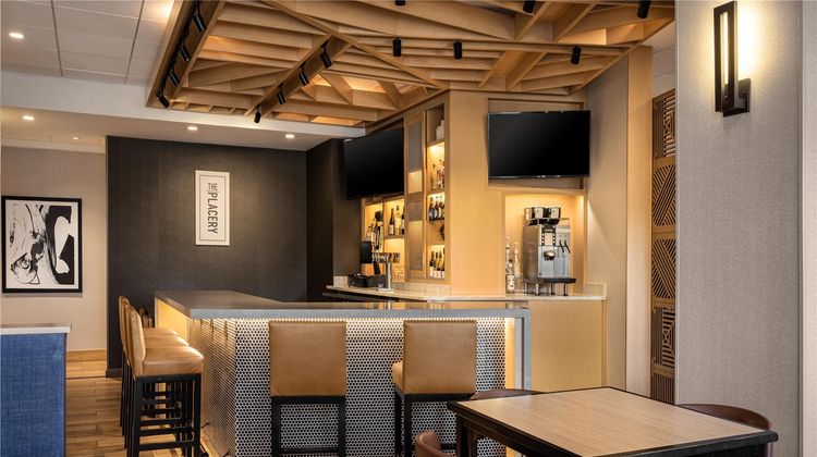 Hyatt Place Indianapolis Airport Restaurant