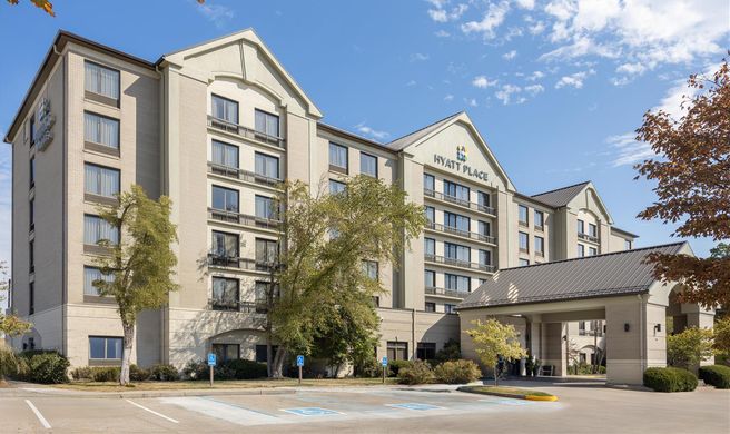 Hyatt Place Indianapolis Airport Exterior