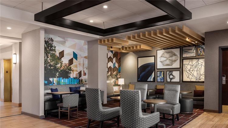 Hyatt Place Indianapolis Airport Lobby