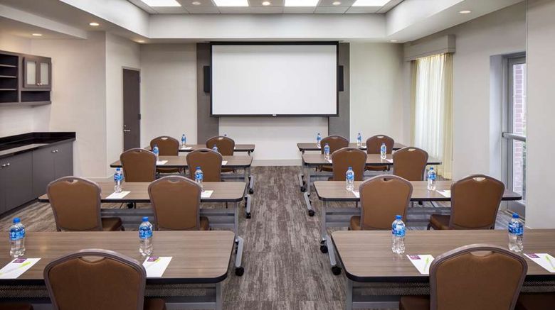 <b>Hyatt Place Long Island East End Meeting</b>. Images powered by <a href="https://iceportal.shijigroup.com/" title="IcePortal" target="_blank">IcePortal</a>.