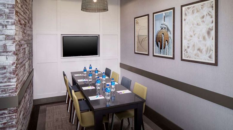 <b>Hyatt Place Long Island East End Meeting</b>. Images powered by <a href="https://iceportal.shijigroup.com/" title="IcePortal" target="_blank">IcePortal</a>.