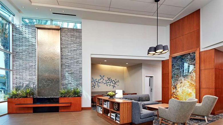 <b>Hyatt Place El Segundo Lobby</b>. Images powered by <a href="https://iceportal.shijigroup.com/" title="IcePortal" target="_blank">IcePortal</a>.