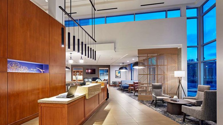<b>Hyatt Place El Segundo Lobby</b>. Images powered by <a href="https://iceportal.shijigroup.com/" title="IcePortal" target="_blank">IcePortal</a>.