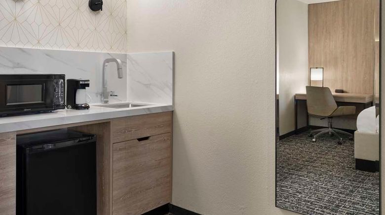 <b>Hyatt Place Overland Park/Metcalf Room</b>. Images powered by <a href="https://iceportal.shijigroup.com/" title="IcePortal" target="_blank">IcePortal</a>.
