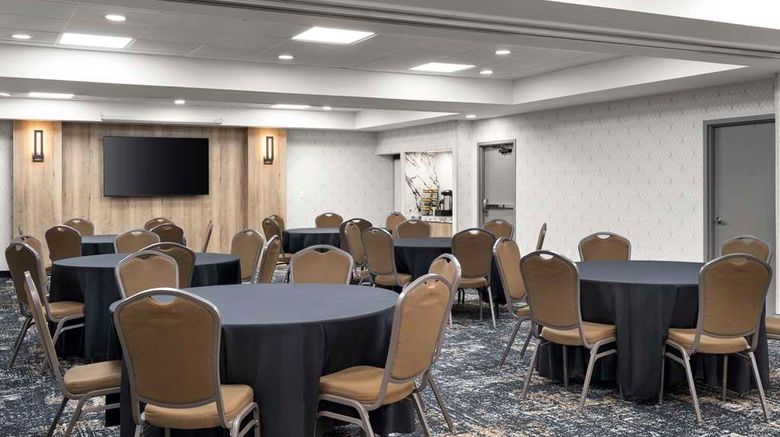 <b>Hyatt Place Overland Park/Metcalf Meeting</b>. Images powered by <a href="https://iceportal.shijigroup.com/" title="IcePortal" target="_blank">IcePortal</a>.