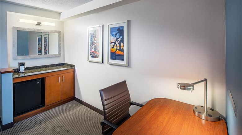 <b>Hyatt Place Madison/Downtown Room</b>. Images powered by <a href="https://iceportal.shijigroup.com/" title="IcePortal" target="_blank">IcePortal</a>.