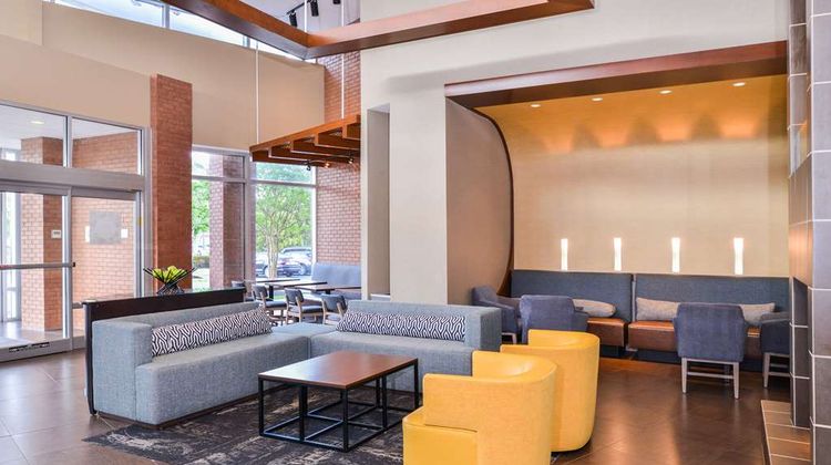 Hyatt Place Chesapeake/Greenbrier Lobby