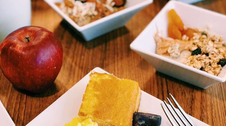 <b>Hyatt Place Tempe/Phoenix Airport Restaurant</b>. Images powered by <a href="https://iceportal.shijigroup.com/" title="IcePortal" target="_blank">IcePortal</a>.