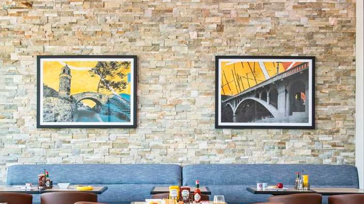 Hyatt Place Riverside Downtown Restaurant