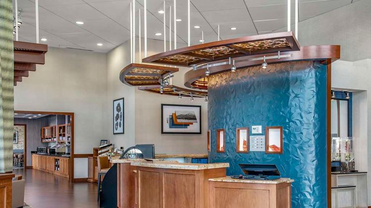 Hyatt Place Riverside Downtown Lobby