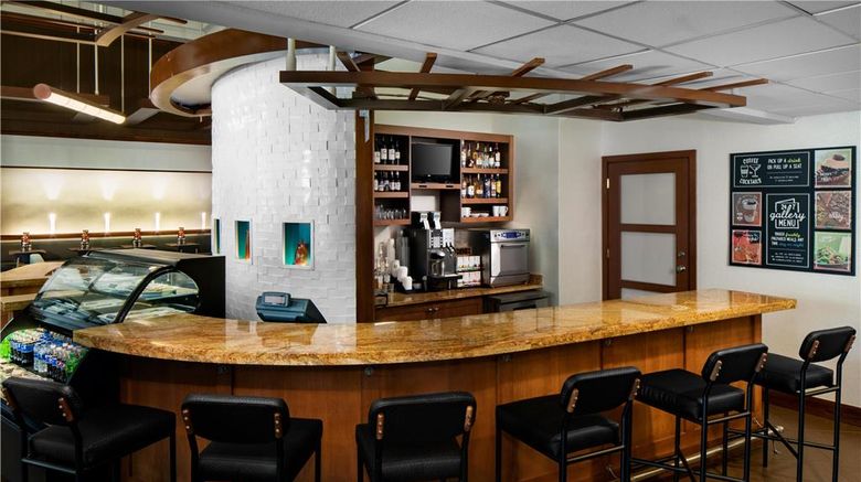 <b>Hyatt Place Roa Arpt Valley View Mall Lobby</b>. Images powered by <a href="https://iceportal.shijigroup.com/" title="IcePortal" target="_blank">IcePortal</a>.