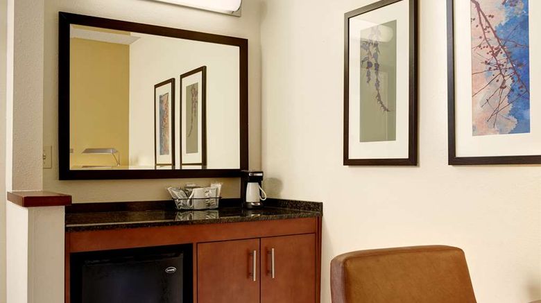 <b>Hyatt Place Savannah Airport Room</b>. Images powered by <a href="https://iceportal.shijigroup.com/" title="IcePortal" target="_blank">IcePortal</a>.