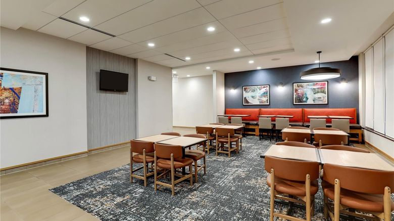 <b>Hyatt Place St Louis/Chesterfield Restaurant</b>. Images powered by <a href="https://iceportal.shijigroup.com/" title="IcePortal" target="_blank">IcePortal</a>.