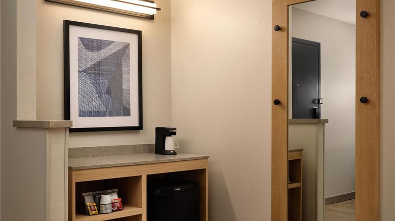 <b>Hyatt Place Tampa Airport Westshore Room</b>. Images powered by <a href="https://iceportal.shijigroup.com/" title="IcePortal" target="_blank">IcePortal</a>.