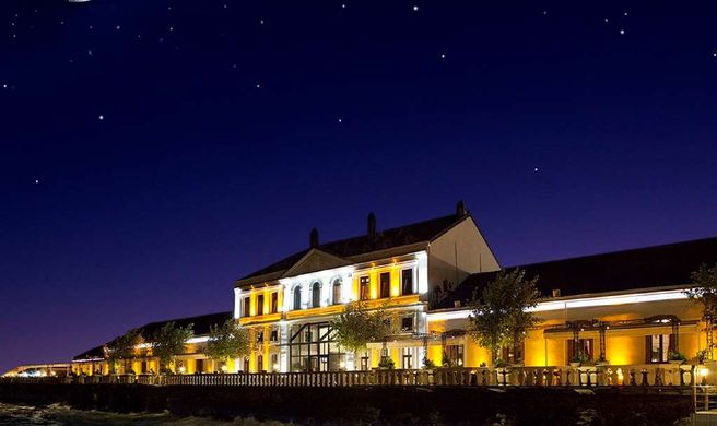 Montania Special Class Hotel Exterior