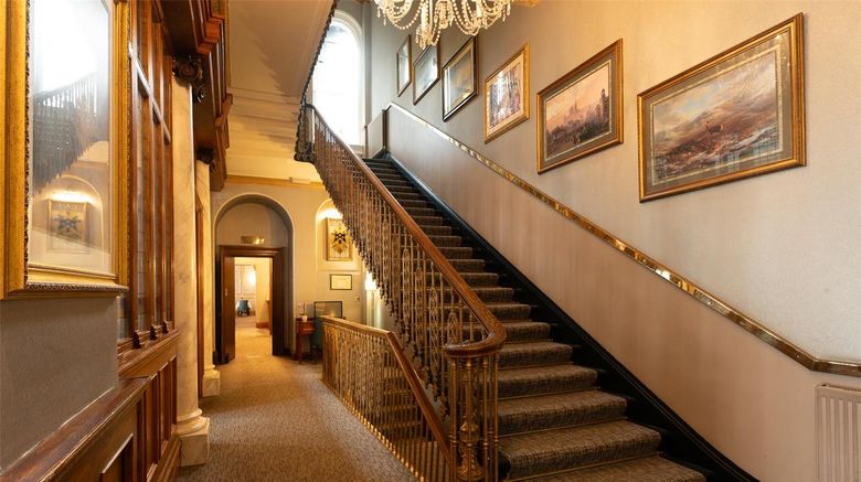 <b>Strathmore Hotel Lobby</b>. Images powered by <a href="https://iceportal.shijigroup.com/" title="IcePortal" target="_blank">IcePortal</a>.