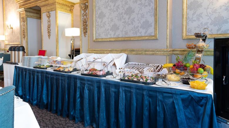 <b>Strathmore Hotel Restaurant</b>. Images powered by <a href="https://iceportal.shijigroup.com/" title="IcePortal" target="_blank">IcePortal</a>.