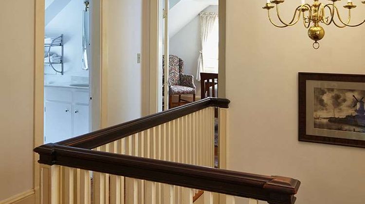 Concord's Colonial Inn Suite