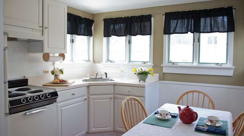 <b>Concord's Colonial Inn Suite</b>. Images powered by <a href="https://iceportal.shijigroup.com/" title="IcePortal" target="_blank">IcePortal</a>.