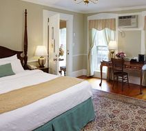 Concord's Colonial Inn Room