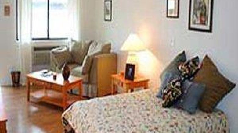 <b>Yarmouth Resort Room</b>. Images powered by <a href="https://iceportal.shijigroup.com/" title="IcePortal" target="_blank">IcePortal</a>.