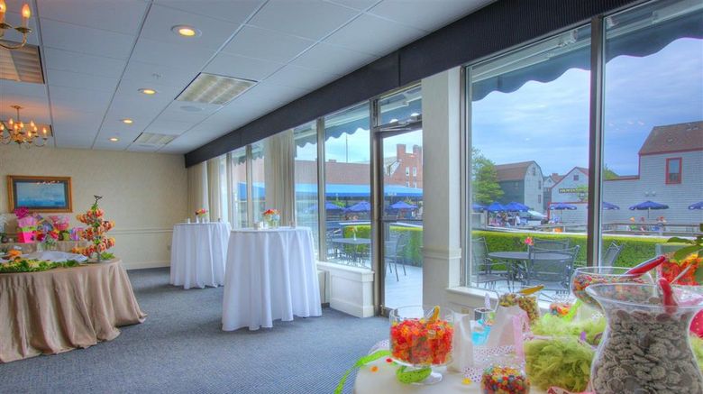 <b>Newport Harbor Hotel & Marina Meeting</b>. Images powered by <a href="https://iceportal.shijigroup.com/" title="IcePortal" target="_blank">IcePortal</a>.