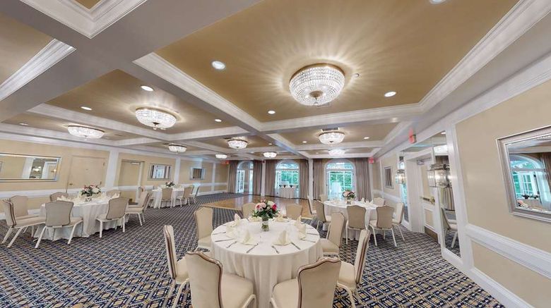<b>Avon Old Farms Hotel Ballroom</b>. Images powered by <a href="https://iceportal.shijigroup.com/" title="IcePortal" target="_blank">IcePortal</a>.