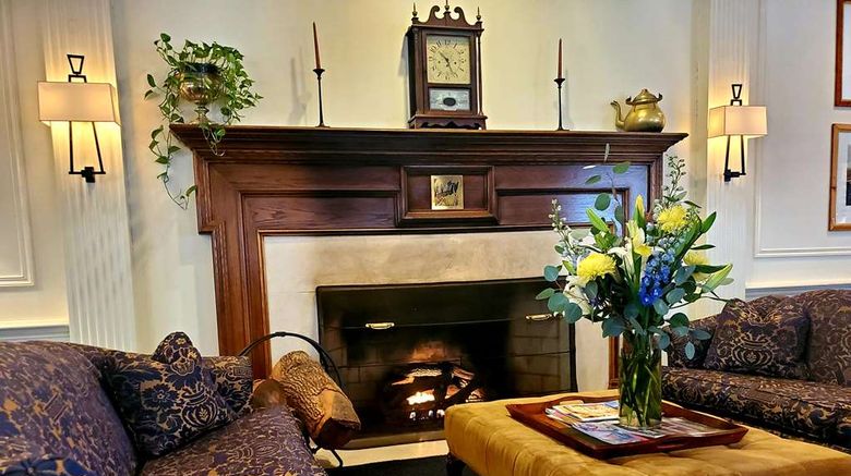 <b>Avon Old Farms Hotel Lobby</b>. Images powered by <a href="https://iceportal.shijigroup.com/" title="IcePortal" target="_blank">IcePortal</a>.