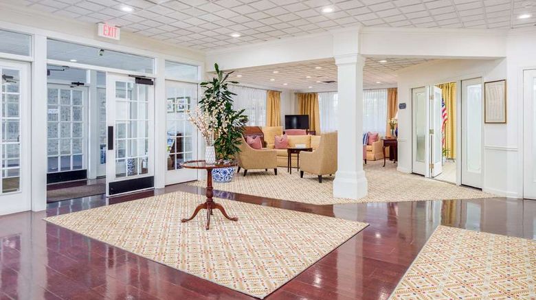 <b>Farmington Inn Lobby</b>. Images powered by <a href="https://iceportal.shijigroup.com/" title="IcePortal" target="_blank">IcePortal</a>.