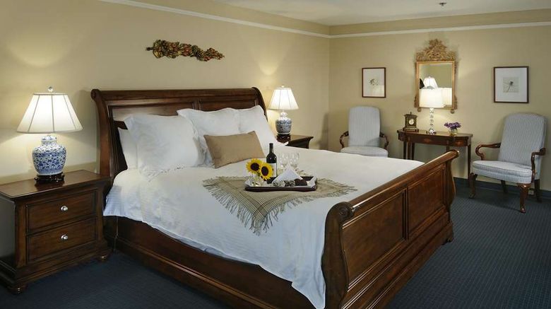 <b>The Simsbury Inn Room</b>. Images powered by <a href="https://iceportal.shijigroup.com/" title="IcePortal" target="_blank">IcePortal</a>.