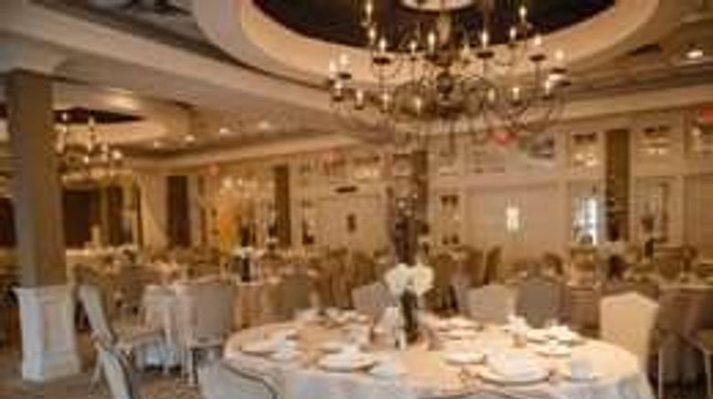 <b>The Simsbury Inn Ballroom</b>. Images powered by <a href="https://iceportal.shijigroup.com/" title="IcePortal" target="_blank">IcePortal</a>.