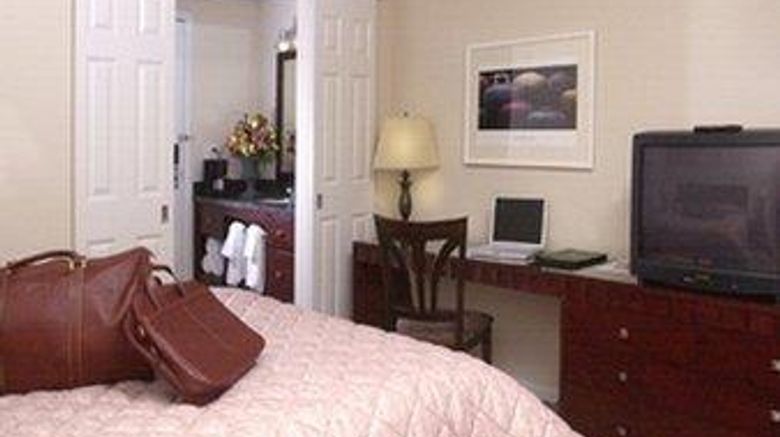 <b>Hotel Montreal Room</b>. Images powered by <a href="https://iceportal.shijigroup.com/" title="IcePortal" target="_blank">IcePortal</a>.