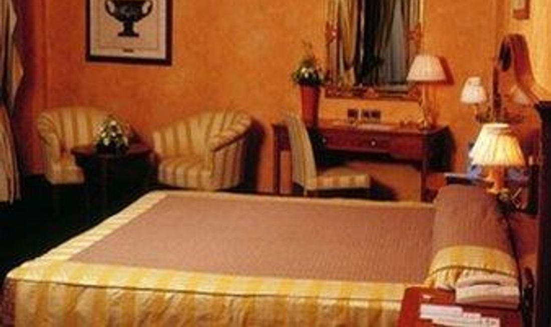 Tirrenus Hotel Room