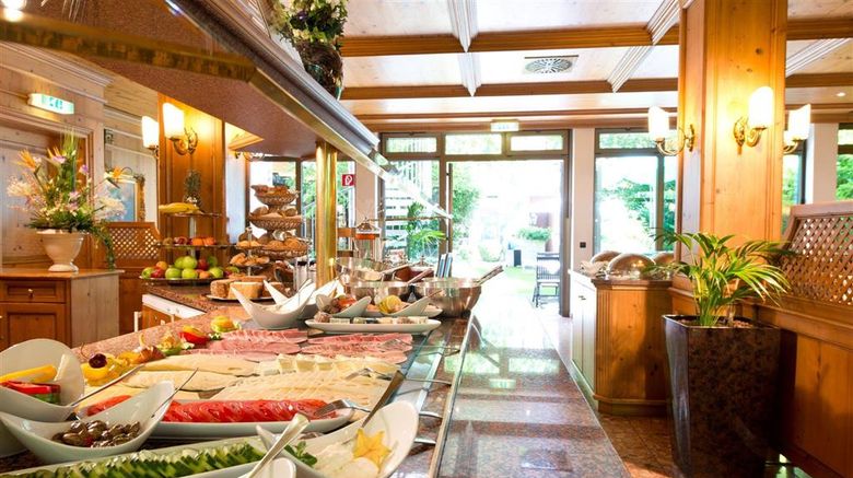 <b>Kings Center Hotel Restaurant</b>. Images powered by <a href="https://iceportal.shijigroup.com/" title="IcePortal" target="_blank">IcePortal</a>.