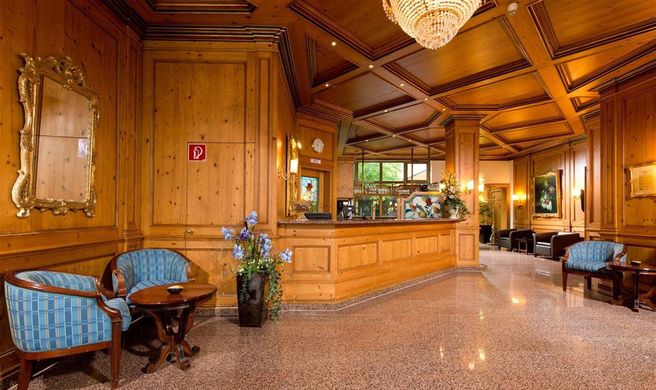 Kings Center Hotel Lobby