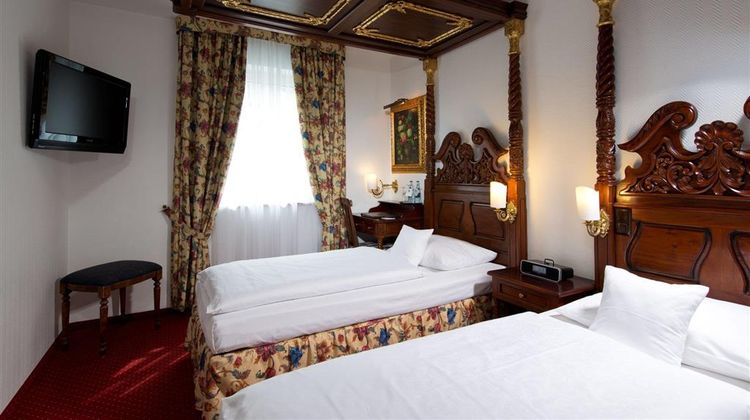 Kings Center Hotel Room