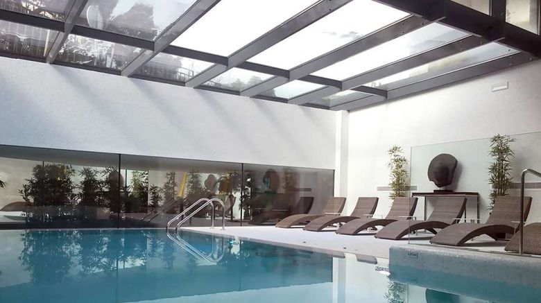 <b>Hotel Cascais Miragem Pool</b>. Images powered by <a href="https://iceportal.shijigroup.com/" title="IcePortal" target="_blank">IcePortal</a>.