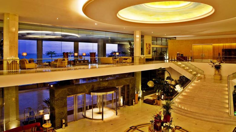 <b>Hotel Cascais Miragem Lobby</b>. Images powered by <a href="https://iceportal.shijigroup.com/" title="IcePortal" target="_blank">IcePortal</a>.