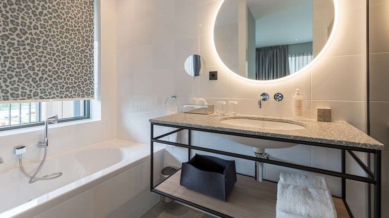 <b>Van der Valk Hotel Venlo Room</b>. Images powered by <a href="https://iceportal.shijigroup.com/" title="IcePortal" target="_blank">IcePortal</a>.