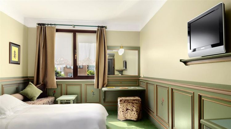 Armada Old City Hotel Room