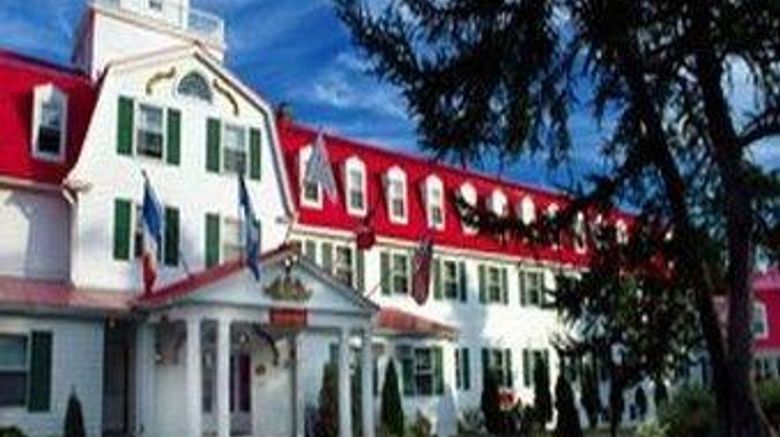 <b>Tadoussac Hotel Exterior</b>. Images powered by <a href="https://iceportal.shijigroup.com/" title="IcePortal" target="_blank">IcePortal</a>.