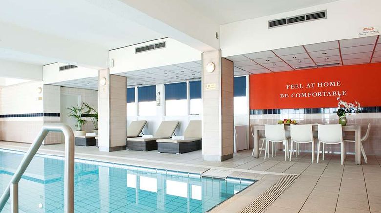 <b>Carlton Beach Hotel Pool</b>. Images powered by <a href="https://iceportal.shijigroup.com/" title="IcePortal" target="_blank">IcePortal</a>.