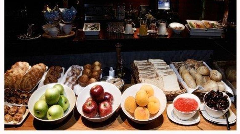 <b>Room Mate Hotel Alicia Restaurant</b>. Images powered by <a href="https://iceportal.shijigroup.com/" title="IcePortal" target="_blank">IcePortal</a>.