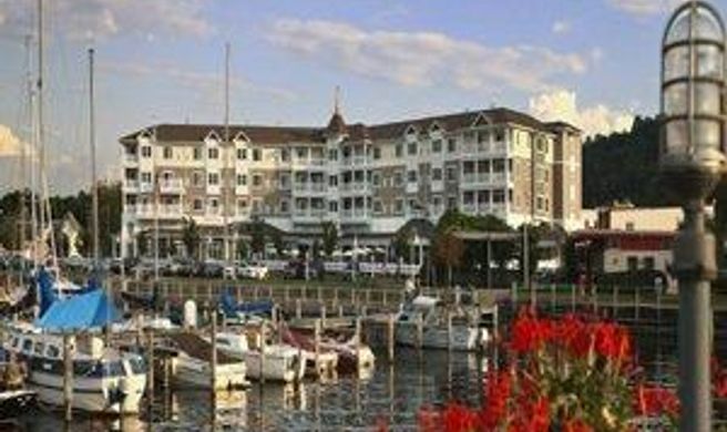 Watkins Glen Harbor Hotel Exterior