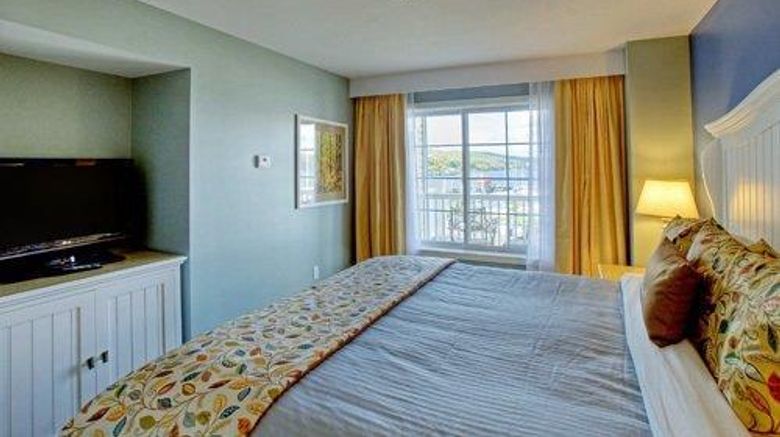 <b>Watkins Glen Harbor Hotel Suite</b>. Images powered by <a href="https://iceportal.shijigroup.com/" title="IcePortal" target="_blank">IcePortal</a>.