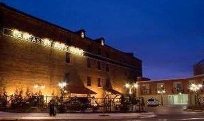 Lancaster Arts Hotel Exterior