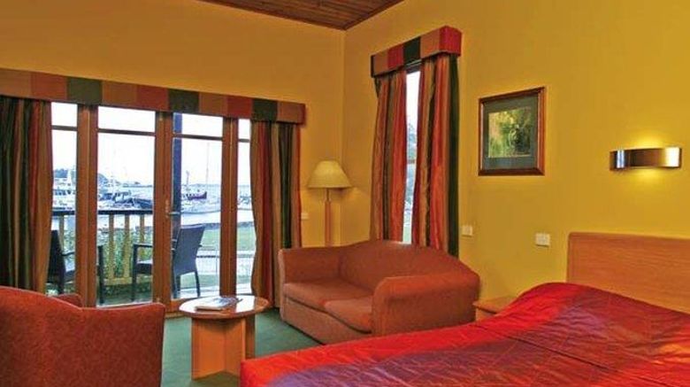 <b>Strahan Village Room</b>. Images powered by <a href="https://iceportal.shijigroup.com/" title="IcePortal" target="_blank">IcePortal</a>.