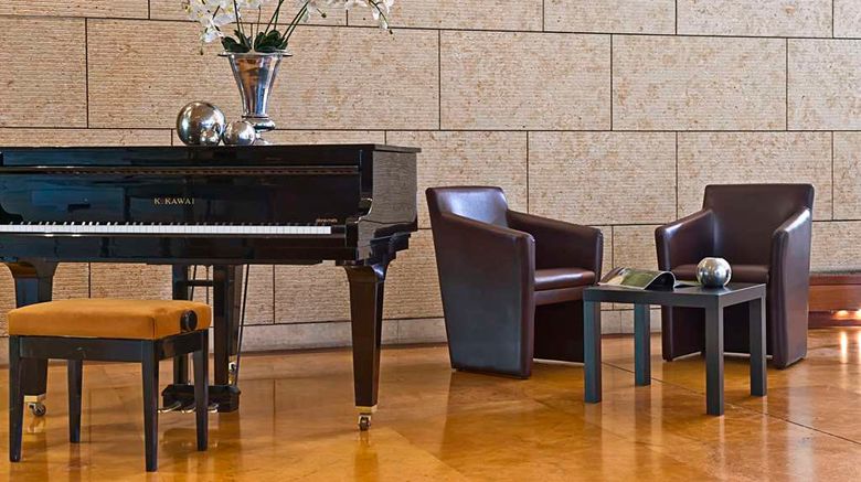 <b>Sorat Insel Hotel Regensburg Lobby</b>. Images powered by <a href="https://iceportal.shijigroup.com/" title="IcePortal" target="_blank">IcePortal</a>.