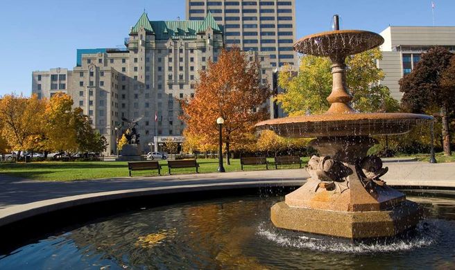 Lord Elgin Hotel Exterior