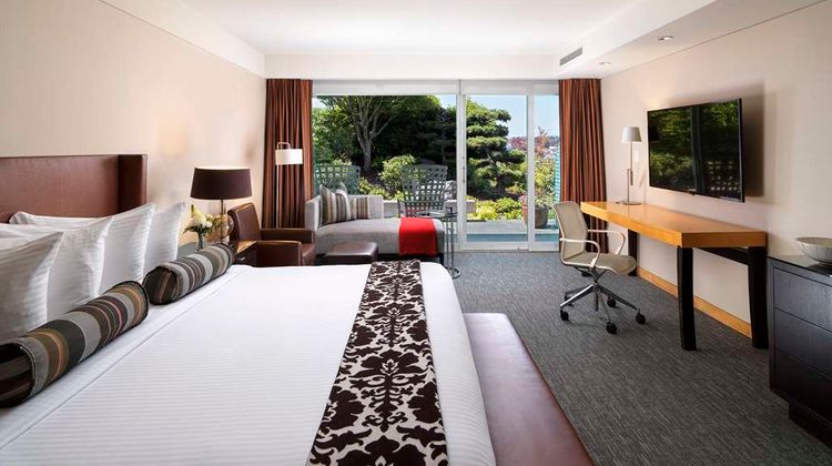 Inn at Laurel Point Suite